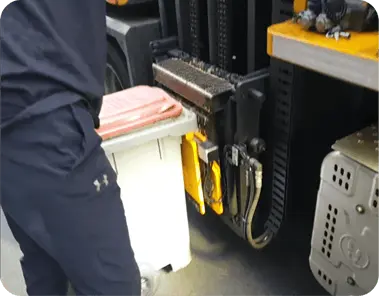 코다(CODA) RFID 음식물회수 결제시스템 업소방문 수거방법 - 방수기능 무게 측정기와 수거통 연결